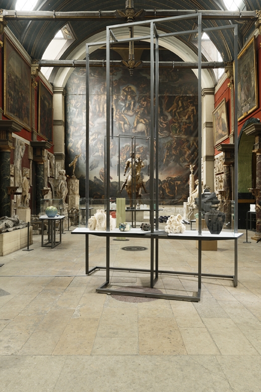 Exposition Formes Limites Commissaire et scénographe : Jessica Boubetra Artistes présentés : Philippe Barde, Karen Bennicke, Emmanuel Boos, Pia Camil, Tony Cragg, Ceràmica Cumella, Martine Damas, Richard Deacon, Helen Marten, Koyo Matsui, Ryo Mikami, Emilie Pedron, Bettina Pousttchi, Lucie Rie, Fumio Shimada, Ettore Sottsass, Takashi Tanaka, Makoto Toyofuku, Kato Toyohisa, Marc Uzan, Elise Vandewalle, Betty Woodman, Naoki Yamamoto Crédit photographique : Aurélien Mole
