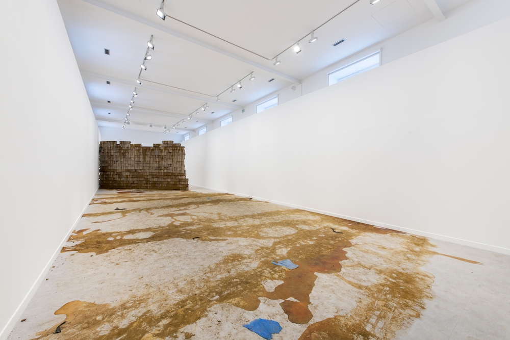 Ouassila Arras, Déplacement, 2018. Vue de l'exposition Plein Jeu #2 FRAC Champagne-Ardenne du 23 janvier au 21 avril 2019. Photo Martin Argyroglo