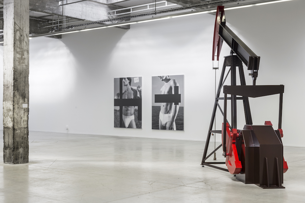 vue de l'exposition de Josephine Meckseper organisé par le Frac des Pays de la Loire à la HAB Galerie. Cliché : Fanny Trichet