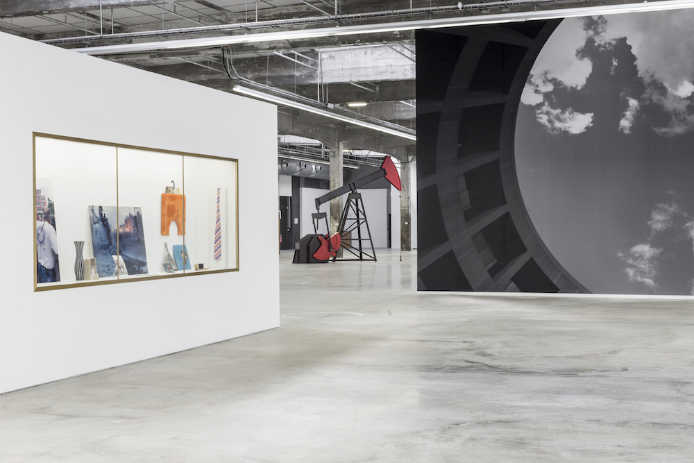 vue de l'exposition de Josephine Meckseper organisé par le Frac des Pays de la Loire à la HAB Galerie. Cliché : Fanny Trichet