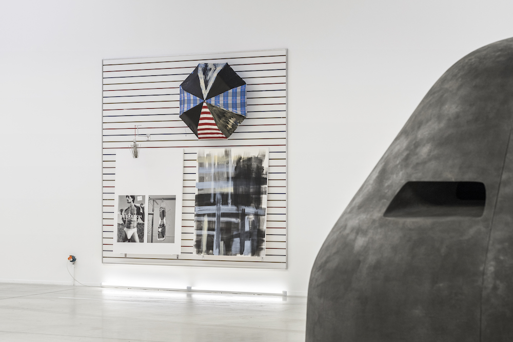 vue de l'exposition de Josephine Meckseper organisé par le Frac des Pays de la Loire à la HAB Galerie. Cliché : Fanny Trichet
