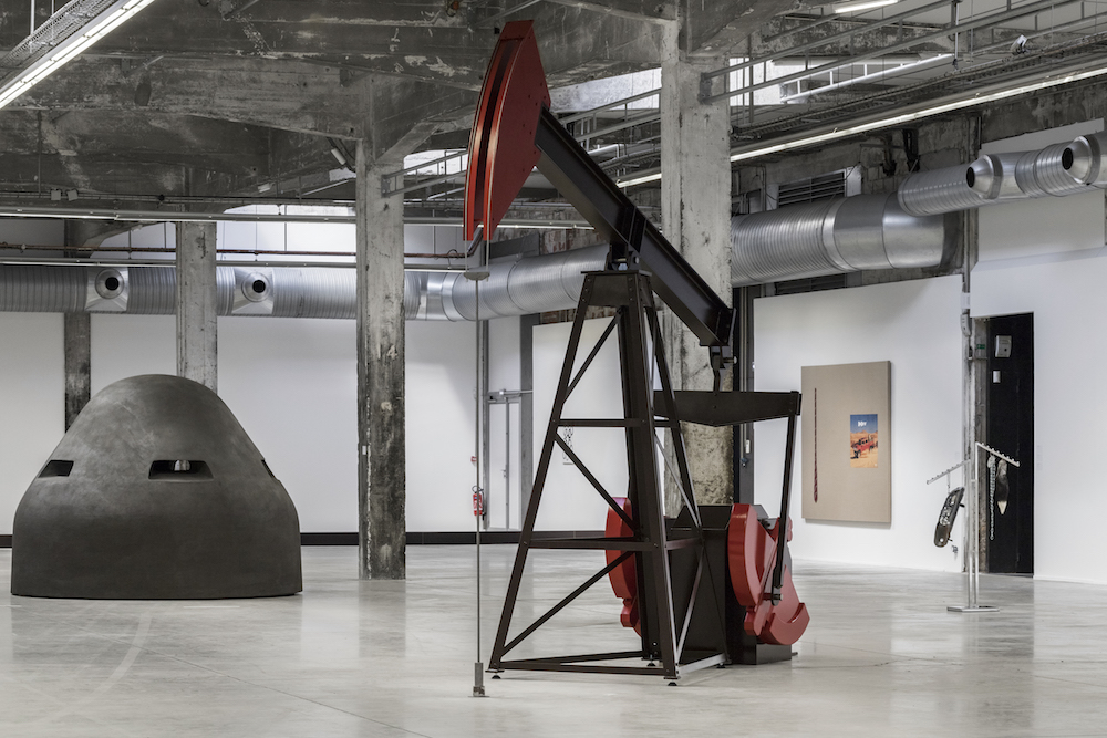 vue de l'exposition de Josephine Meckseper organisé par le Frac des Pays de la Loire à la HAB Galerie. Cliché : Fanny Trichet