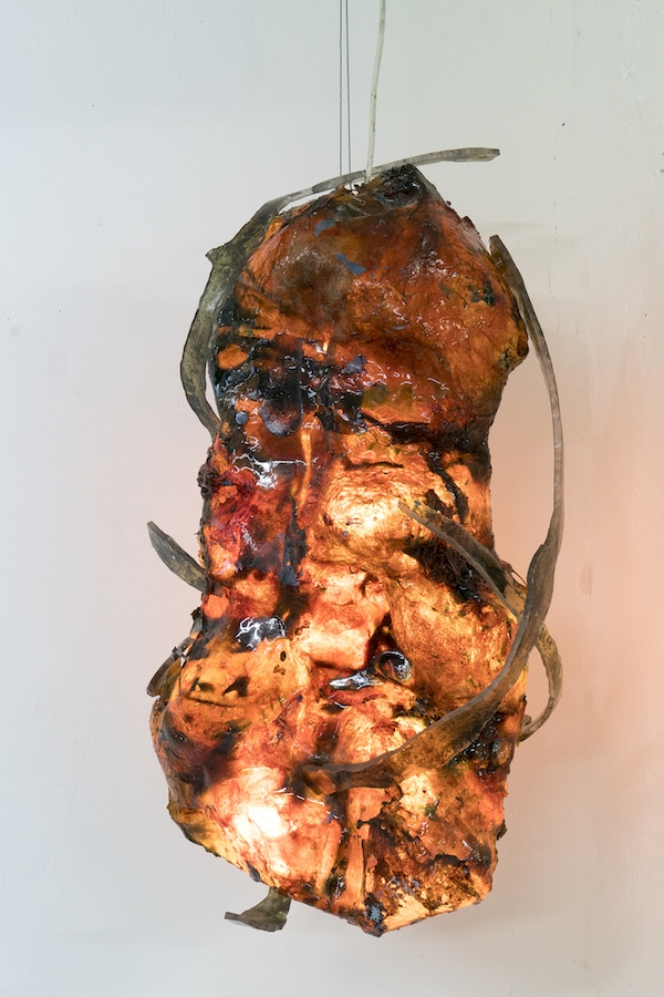Victor Vaysse, Untitled (boro), 2018, résine, fibre de verre,transfert d’image, leds