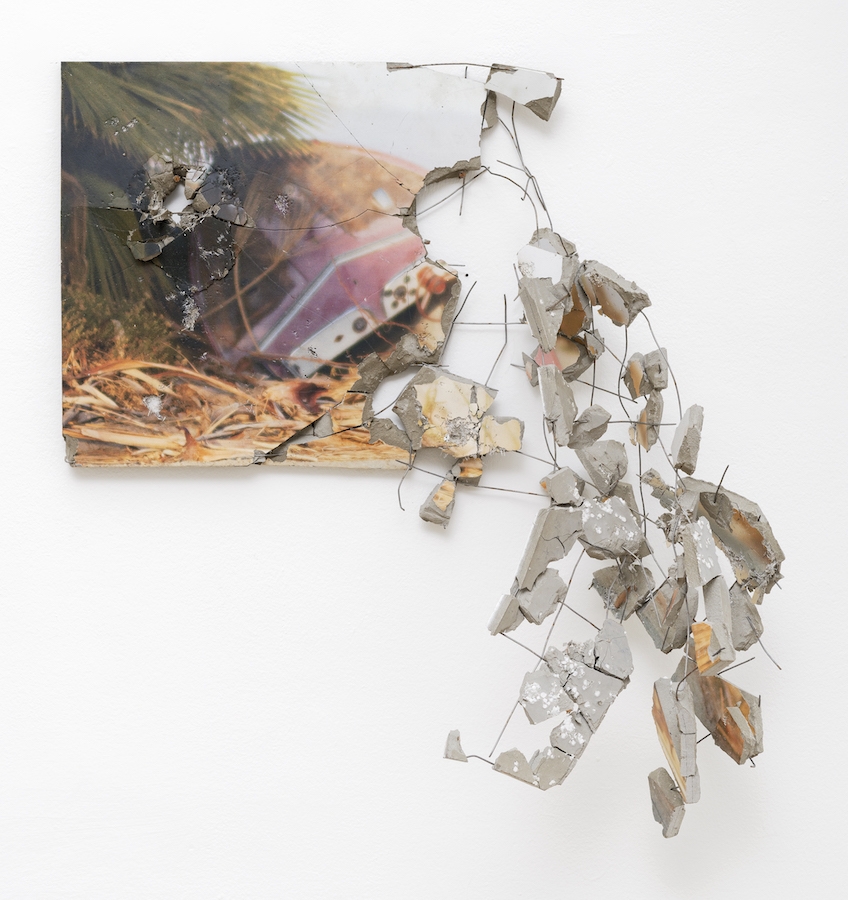 Florian Pugnaire & David Raffini - Salton city - 2019 - impression photographique sur ciment et treillis métallique - 42 x 100 cm - Courtesy Ceysson & Bénétière