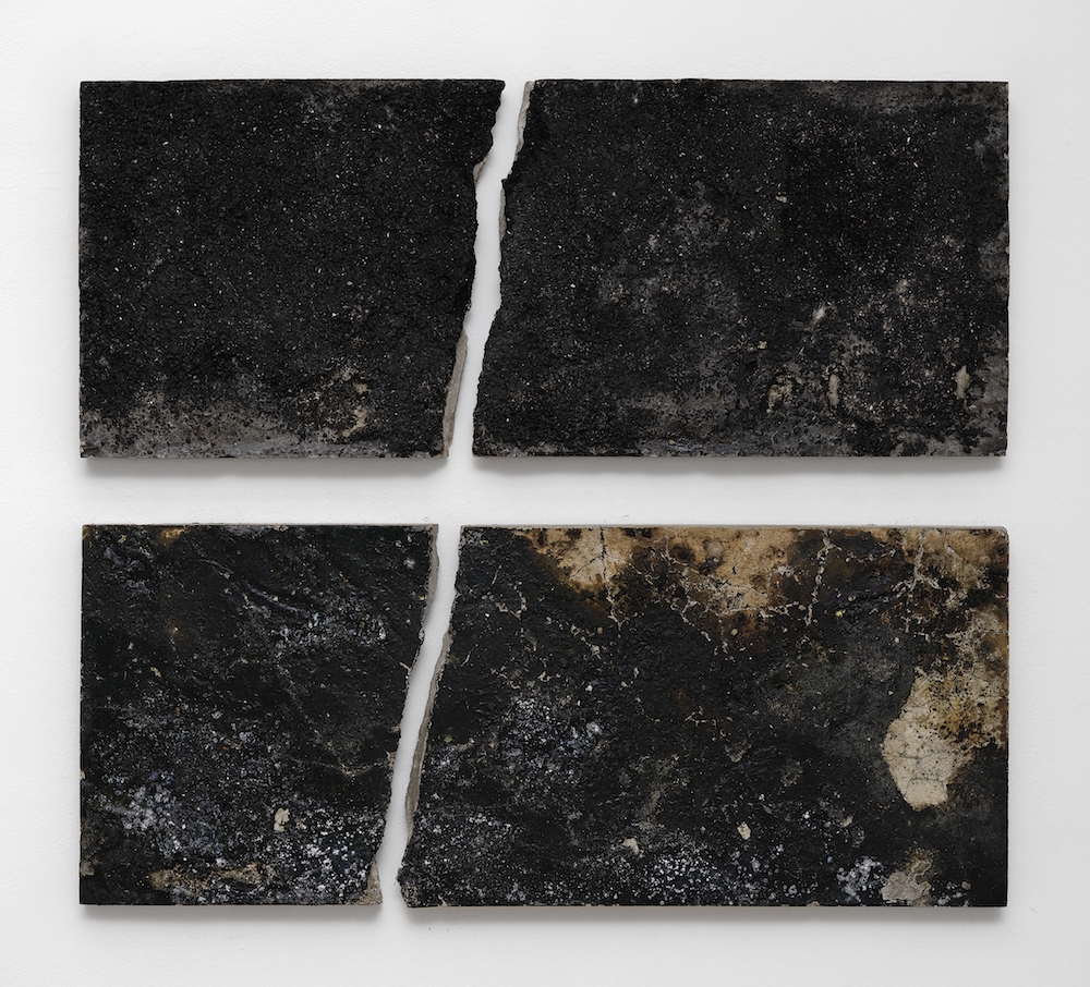 Florian Pugnaire & David Raffini - Scale - 2019 - ciment, asphalte, goudron - 99 x 106 cm - Courtesy Ceysson & Bénétière