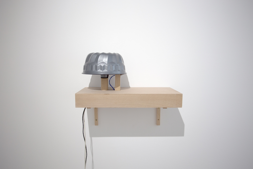 Ludovic Landolt, Kugelhopfsänger, 2016. vue de l'exposition DE TINTINNABULIS, KOMMET Lyon. Photo Aude Couvercelle