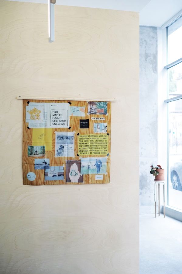 Dominique Mathieu, Faire le mur | 2019 mousseline de soie 90 x 90 cm ed. 5 courtesy Salle Principale, Paris