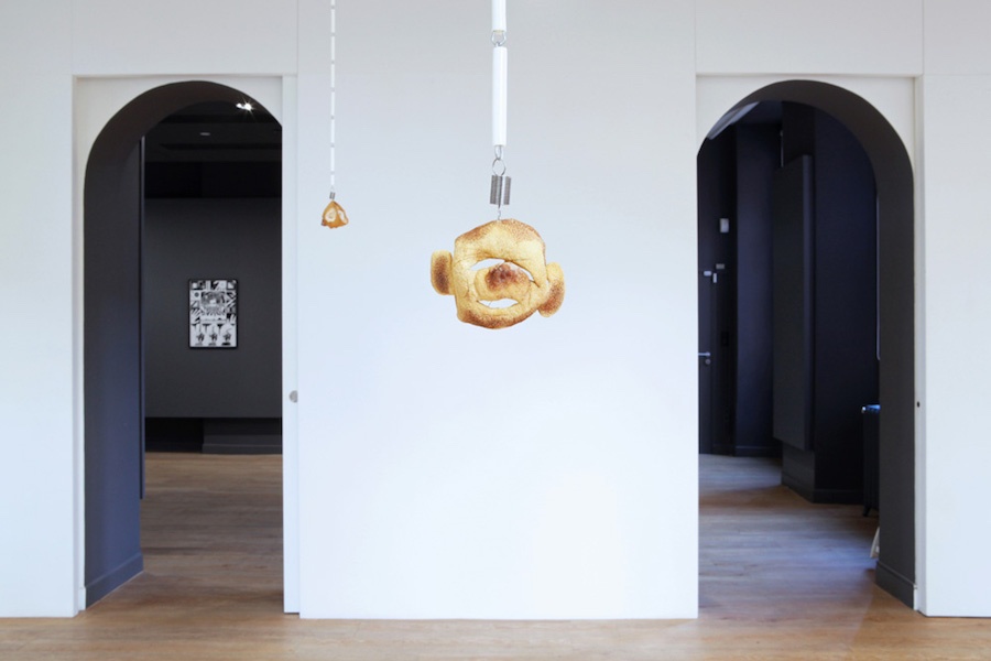 Alan Schmalz, La ronde (S'assurer du pire), (détail), 2019, centre d’art Le Lait, Albi, photo Phœbé Meyer Alan Schmalz, La ronde (S'assurer du pire), (détail), 2019, centre d’art Le Lait, Albi, photo Phœbé Meyer