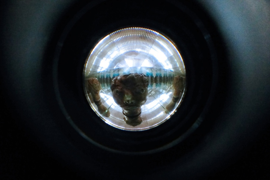 Alan Schmalz, Le visiteur (détail), 2019, centre d’art Le Lait, Albi, photo Phœbé Meyer