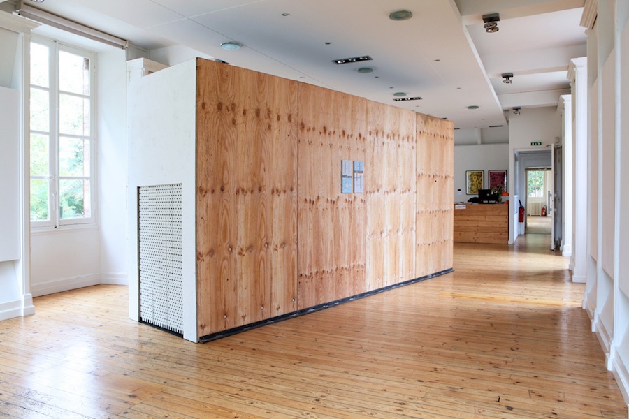 Alan Schmalz, Trahir le réel (à vos intentions), bande son en collaboration avec Rémi Briquet, 2019, centre d’art Le Lait, Albi, photo Phœbé Meyer