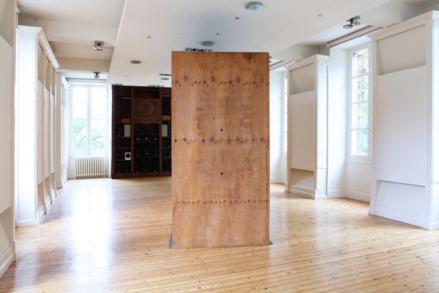 Alan Schmalz, Trahir le réel (à vos intentions), bande son en collaboration avec Rémi Briquet, 2019, centre d’art Le Lait, Albi, photo Phœbé Meyer