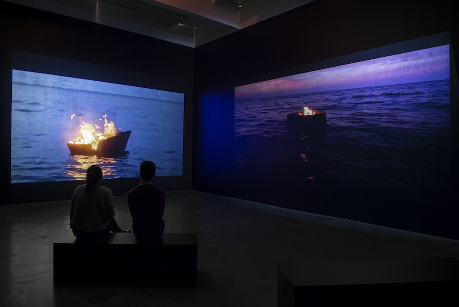 Marcel Dinahet, Sur la mer (22.09.14 Fréhel) et Sur la mer (08.10.14 La Fresnaye), de l'ensemble Brûler ses vaisseaux, 2014, collection Frac Bretagne. Exposition Marcel Dinahet Sous le vent, 14 juin - 10 novembre 2019, Frac Bretagne, Rennes. Crédit photo : Marc Domage