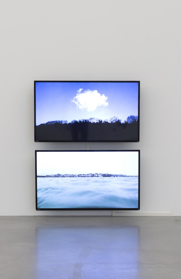 Marcel Dinahet, Sein - marée montante, 2013 ; Le nuage, 2016. Exposition Marcel Dinahet Sous le vent, 14 juin - 10 novembre 2019, Frac Bretagne, Rennes. Crédit photo : Marc Domage