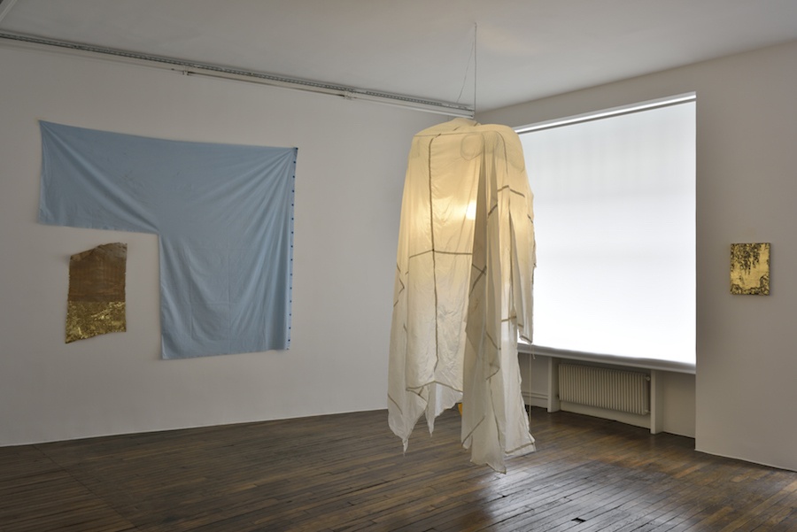 Vue de l'exposition How de Sergio Verastegui, Galerie Thomas Bernard Cortex Athletico, Paris. Photo Rebecca Fanuele