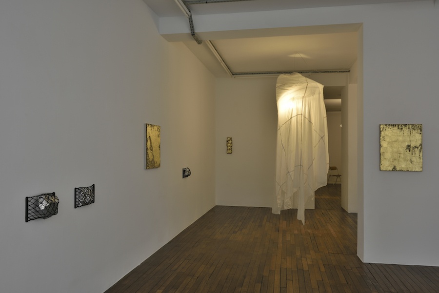 Vue de l'exposition How de Sergio Verastegui, Galerie Thomas Bernard Cortex Athletico, Paris. Photo Rebecca Fanuele