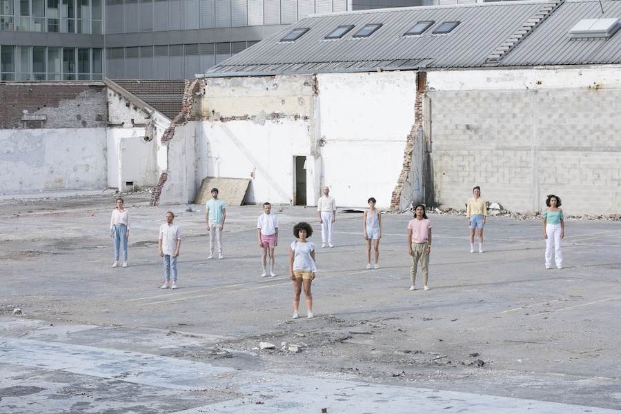 STATU, une installation vivante et performative pour 10 performeurs 2018, photo de présentation officielle de la performance © Antoine Grédai, Courtesy de SUZANNE