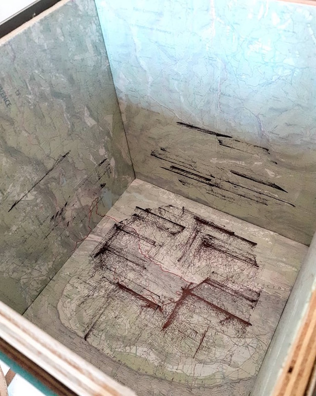 François Réau - Drawing Machine, 2019 Carte géographique, bois et miroir