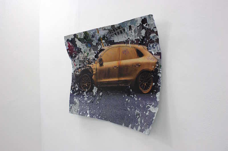 Benoit Travers, Ebrèchement pORsche, 2019, photographie, acier galvanisé, 120 x 80 x 13 cm