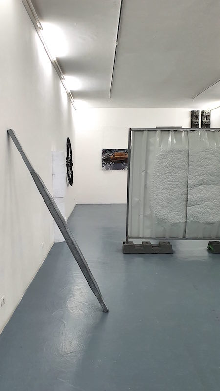 Benoit Travers, Ebrèchement poteau de signalisation, 2018, acier galvanisé, 200 x 10 x 05 cm
