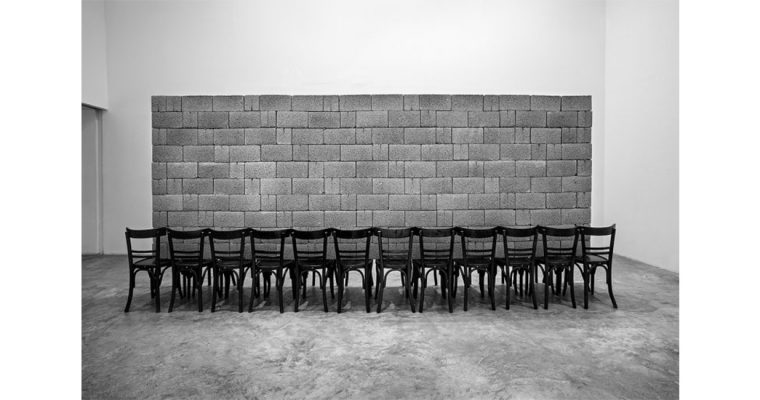 MANOLIS BABOUSSIS – DE L’ARCHITECTURE À LA PHOTOGRAPHIE.