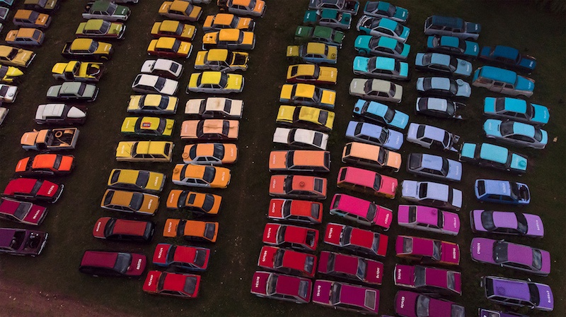 Zoer, Solara (detail), 2019, acrylique sur 144 automobiles, France © Zoer / courtesy zoerism studio