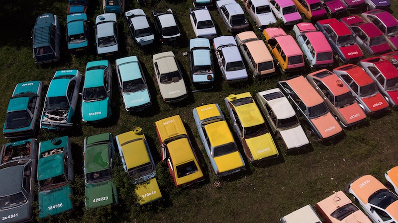 Zoer, Solara (detail), 2019, acrylique sur 144 automobiles, France © Zoer / courtesy zoerism studio