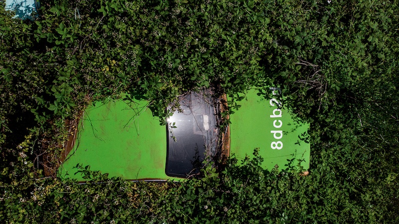 Zoer, Solara - Kadett 82 Green . 8dcb2d, 2019, acrylique sur carrosserie, France © WTF / courtesy zoerism studio