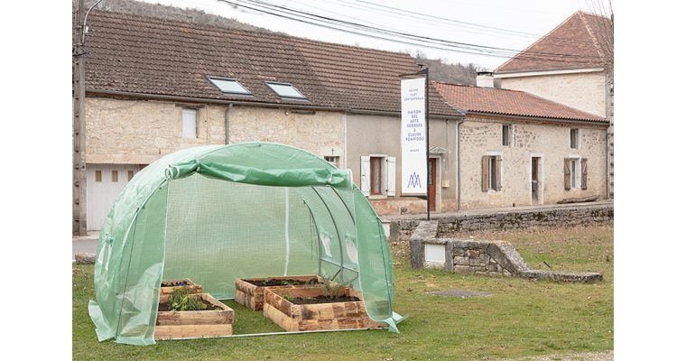 PENDANT QUE LES CHAMPS BRÛLENT