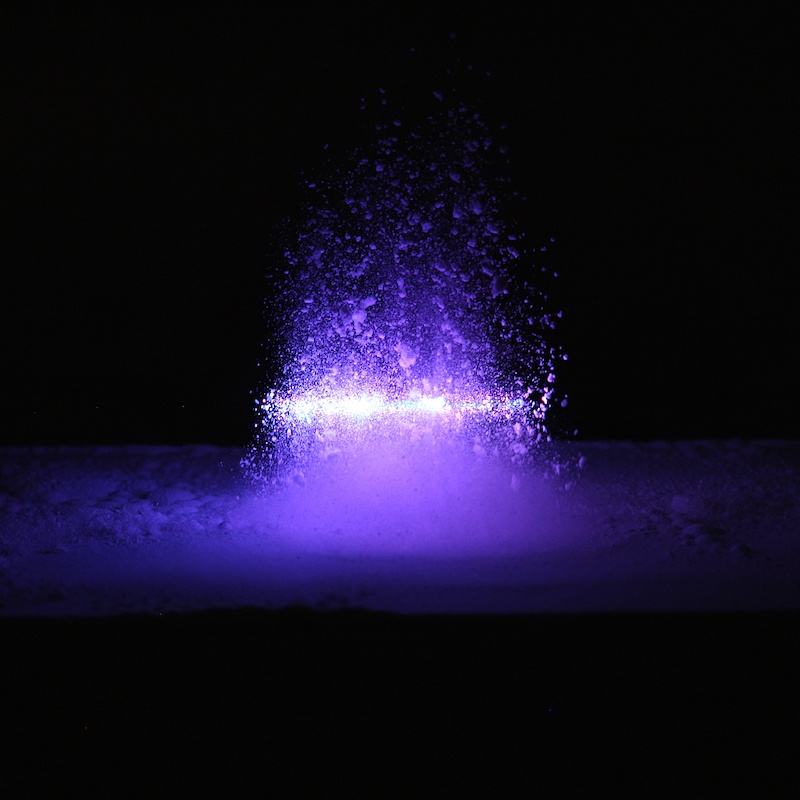 Vincent Pajot, Exégéticoscope 2019 Hauts-parleurs, laser, microcontrôleur, talc, tissu, bois. 540 x 22 x 10 cm Courtesy Vincent Pajot et Galerie Le Cabinet d'Ulysse