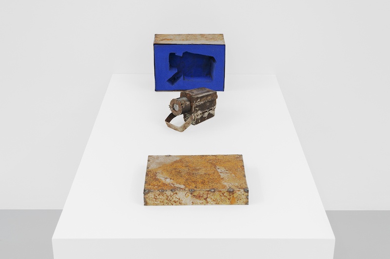 YONAMINE, Do it yourself, 2019 Metal box, foam and handmade projector, 75 x 22 x 16 cm courtesy Irène Laub Gallery, Photo by Hugard and Vanoverschelde