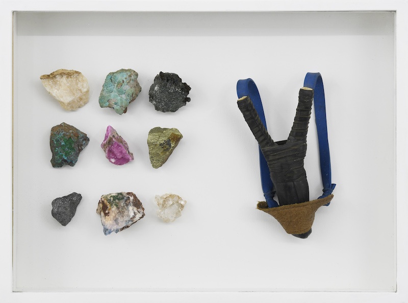 Younes Baba-Ali, Coffret de survie 1, 2020, Slingshot and raw minerals from Katanga, 30 x 40 x 6 cm Courtesy Irène Laub Gallery