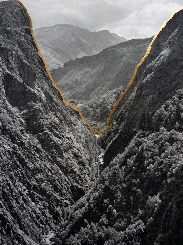 Aurélien Mauplot, Les impatiences (série des horizons) Dimensions variables Feuille d’or sur photographie d’archive 2020
