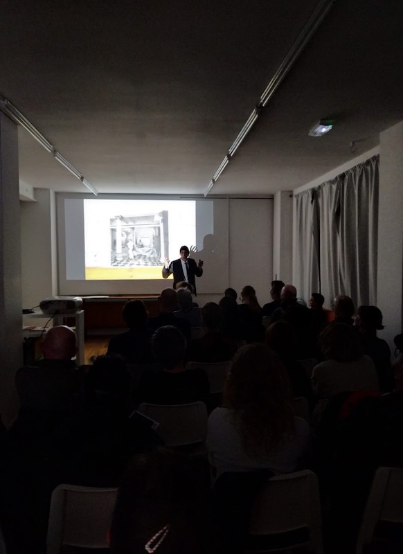 Vue de la conférence performative de Miquel Mont, « Traces distancées », L’ahah #Griset, mardi 29 octobre 2019 © photo : L’ahah, Paris