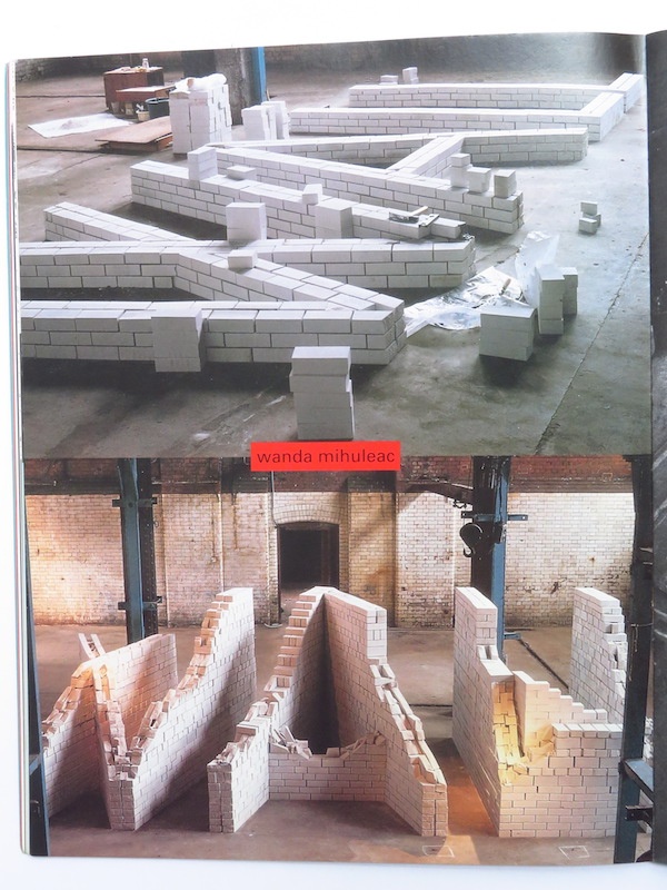 Wanda Mihuleac, Wall, installation tautologique de 1990 (oeuvre contextuelle créée après la chute du mur de Berlin)