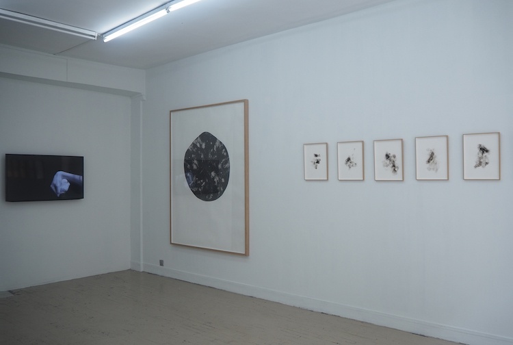 Exposition personnelle La signature des cendres de Jeanne Révay à découvrir à la Galerie Houg Paris
