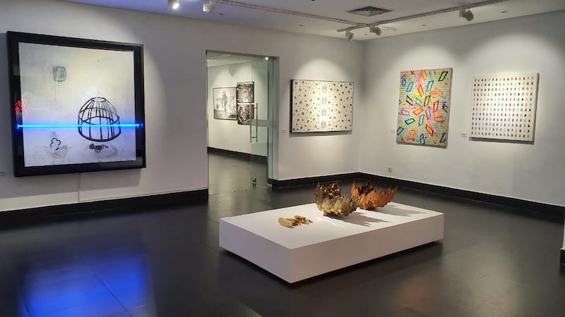 Vue de l'exposition La Vague Blanche : 20 ans d’art contemporain marocain, galerie 38, Casablanca jusqu'au 08 novembre 2020