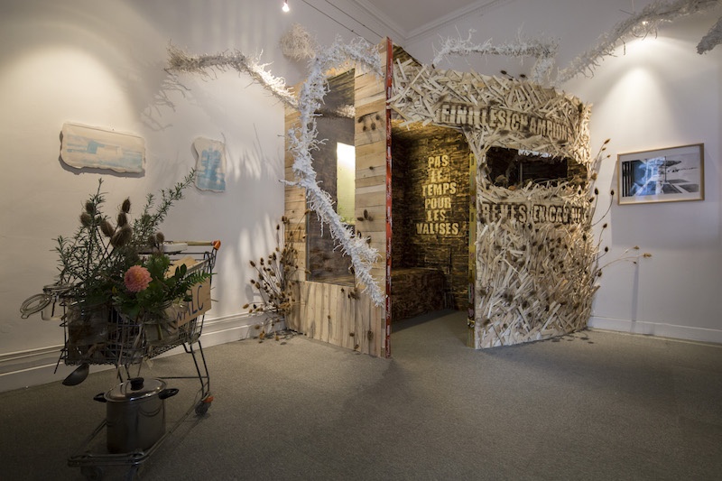 Exposition LE SOLEIL BRILLE ENTRE LES PAROIS AMOVIBLES Collectif WALC (Wolf Cuyvers - Alethia Lecoq) Dijon septembre 2020