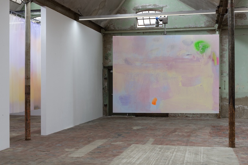 Vue de l'exposition de Bruno Peinado Briller et disparaître / Le spectacle d'un feu au SHED, 2020. © Marc Domage.