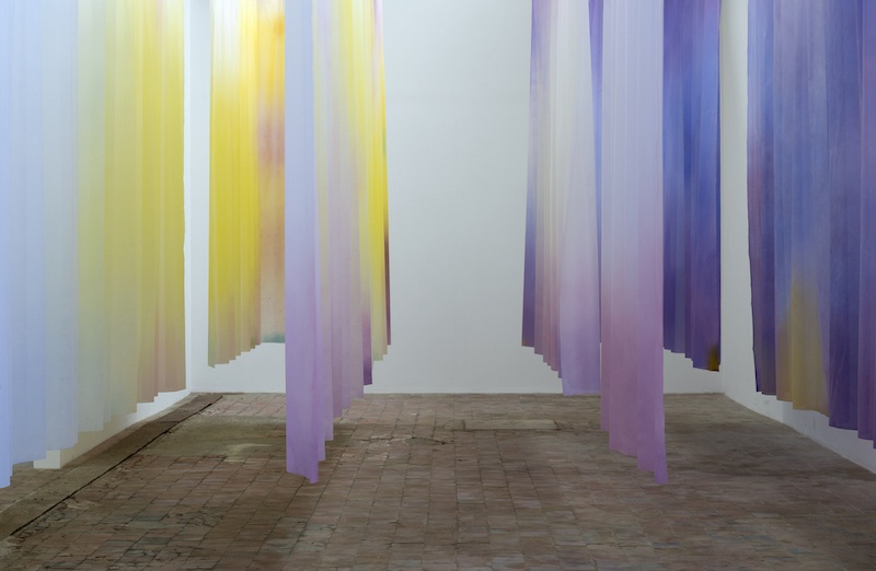 Vue de l'exposition de Bruno Peinado Briller et disparaître / Le spectacle d'un feu au SHED, 2020. © Marc Domage.