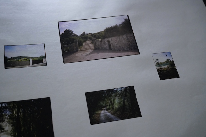Vue de l'exposition de "Caresser nos lieux et leurs histoires" avec Flora Hommand et Vincent Dalbera au 24 Pantin. Octobre 2020.