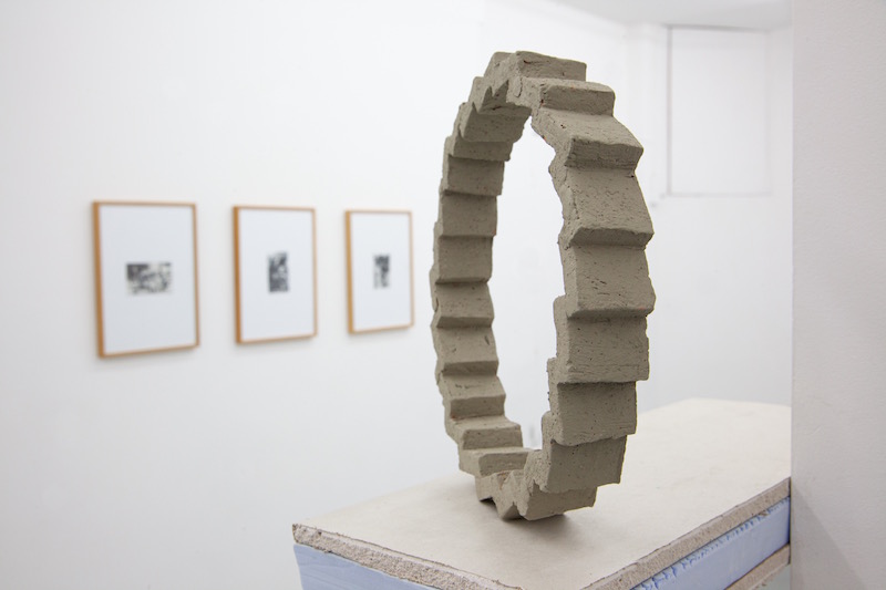 vue de l'exposition « Instructions pour couper les ficelles » avec Gayle Chong Kwan, Gaetano Cunsolo, Léonard Martin, João Vilhena jusqu'au 05 décembre 2020, Galerie Alberta Pane Paris
