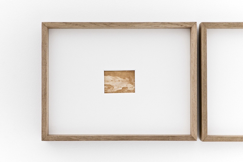 Leah Desmousseaux, Tadmer n°7, 2020 4 x 5,5 cm, tirage cyanotype viré.