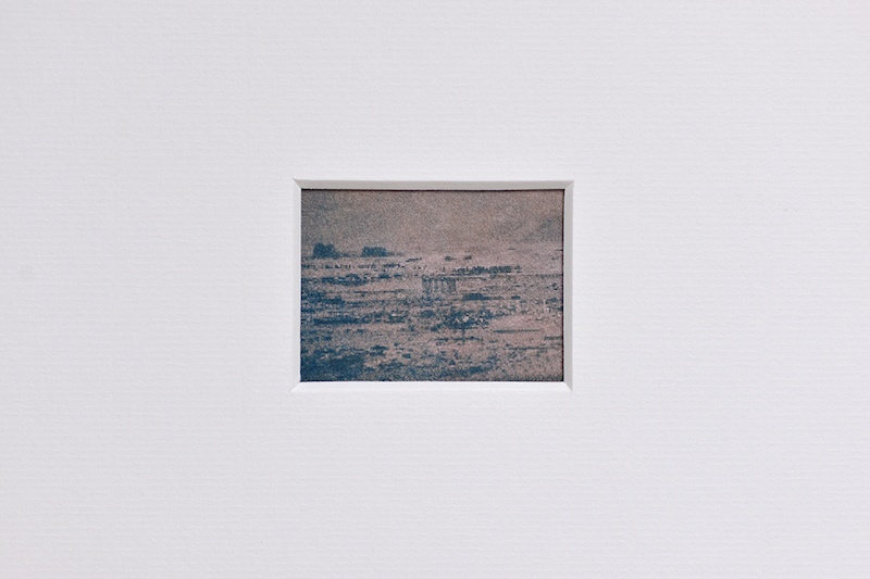Leah Desmousseaux, Tadmer n°8, 2020 4 x 5,5 cm, tirage cyanotype viré.