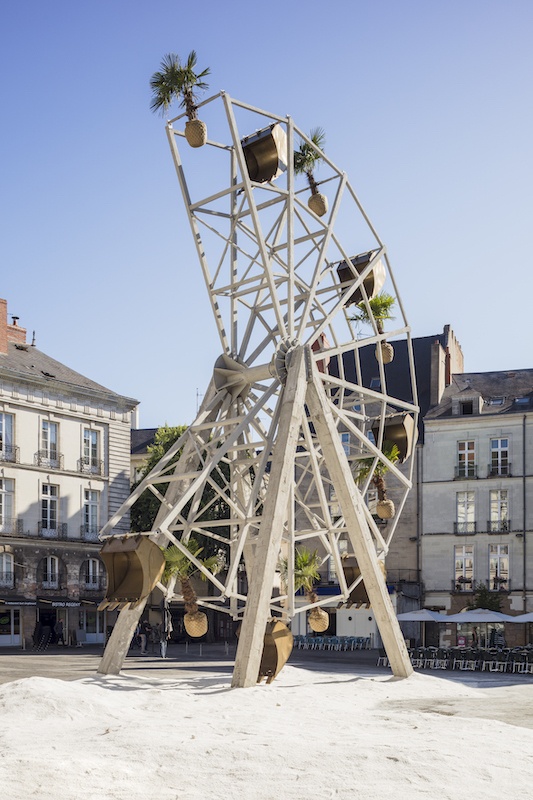 Boris chouvellon, La part manquante – 2017 - Béton armé, métal, palmiers, godets de pelleteuse, se l- (18 m x 20 m x 20 m) - Le voyage à Nantes
