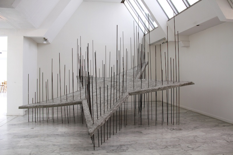 Boris Chouvellon, Ma ruine avant la vôtre – 2011- béton, fer à béton, treillis métal. 450 x 450 x 450 cm (Musée d’Art Contemporain de Marseille, 2011)