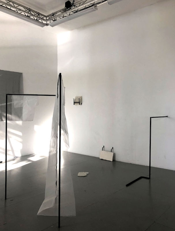 Nine Perris, Architecture Suggérée