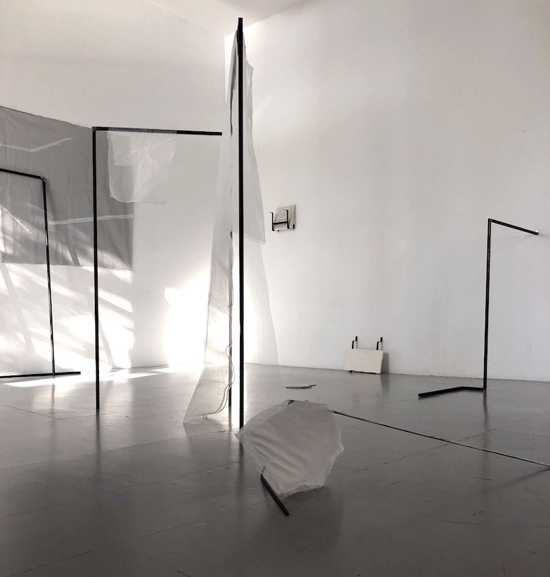 Nine Perris, Architecture Suggérée