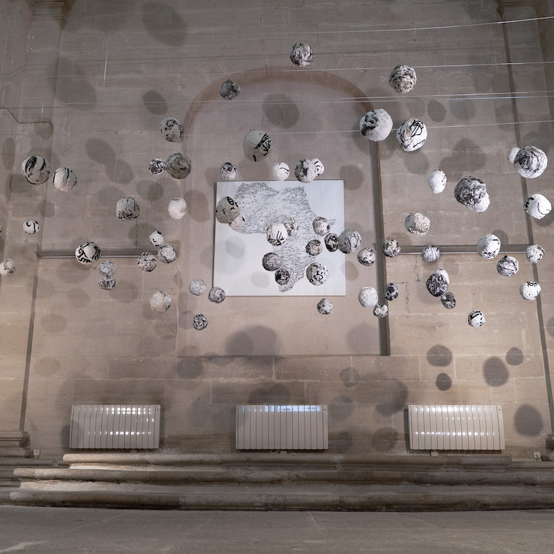 Vue exposition « Trajectoires » de Sybille Friedel et Ndary Lo, Chapelle du Collège de Carpentras