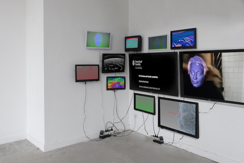 Manon Pretto, Beyond, 2020 Avec Niloufar Basiri Installation, écrans multiples, avatar, animation 3D, dimensions variables.