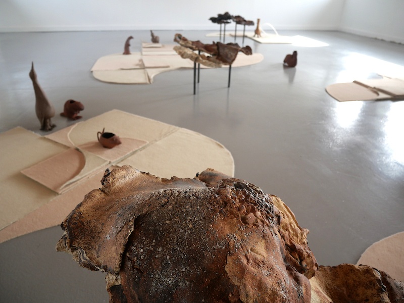 Tiphaine Calmettes, Par le chant grondant des vibrations autour, exposition au Centre international d’art et du paysage de l’île de Vassivière, 2020 © Tiphaine Calmettes. Droits réservés ADAGP.
